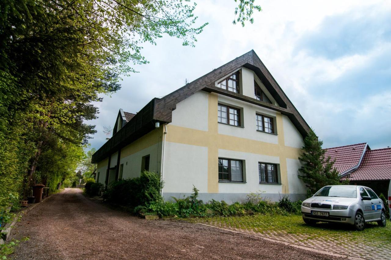 Penzion U kostela Mláka Exterior foto